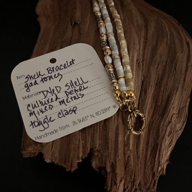 Gorgeous 3-Strand Shell & Pearl Bracelet - Image 5